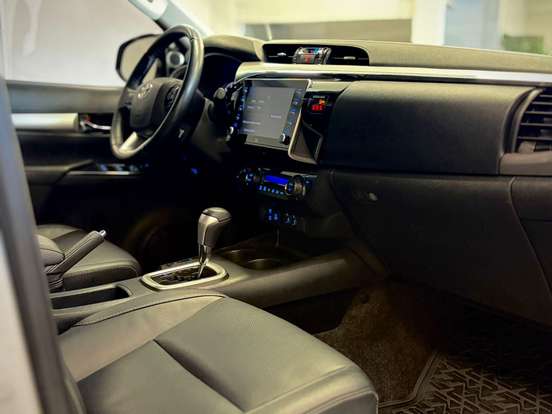 TOYOTA-HILUX-2023