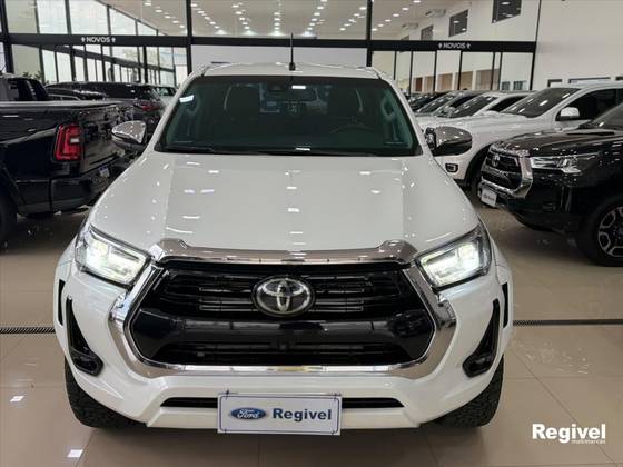 TOYOTA HILUX 2.8 D-4D TURBO DIESEL CD SRX 4X4 AUTOMÁTICO