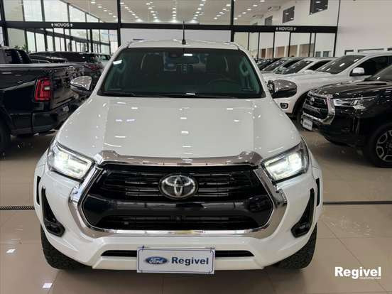 TOYOTA-HILUX-2.8 D-4D TURBO DIESEL CD SRX 4X4 AUTOMÁTICO TOYOTA-HILUX-2024