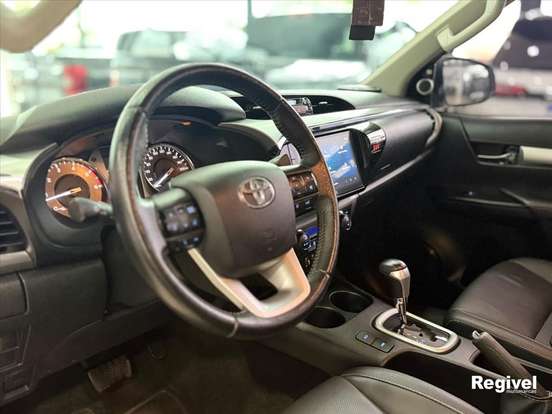 TOYOTA-HILUX-2.8 D-4D TURBO DIESEL CD SRX 4X4 AUTOMÁTICO TOYOTA-HILUX-2024