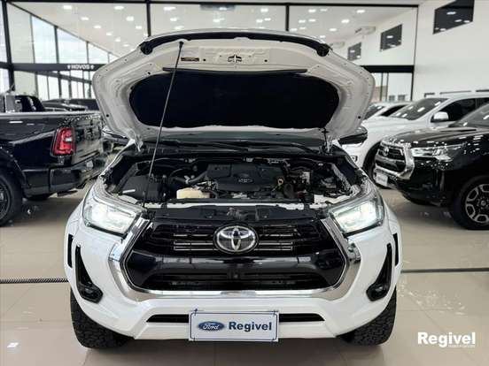 TOYOTA-HILUX-2024