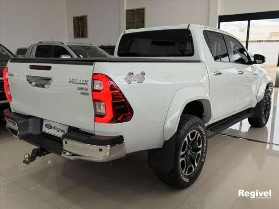 TOYOTA-HILUX-2.8 D-4D TURBO DIESEL CD SRX 4X4 AUTOMÁTICO TOYOTA-HILUX-2024