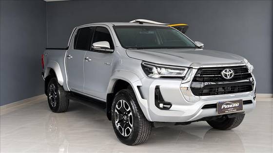 TOYOTA HILUX 2.8 D-4D TURBO DIESEL CD SRX 4X4 AUTOMÁTICO