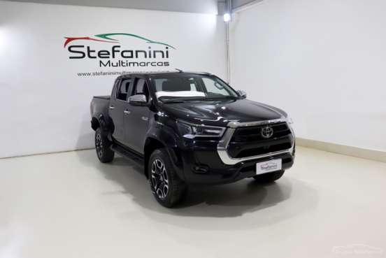 TOYOTA-HILUX-2.8 D-4D TURBO DIESEL CD SRX 4X4 AUTOMÁTICO TOYOTA-HILUX-2025