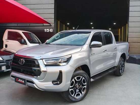 TOYOTA-HILUX-2.8 D-4D TURBO DIESEL CD SRX 4X4 AUTOMÁTICO TOYOTA-HILUX-2025