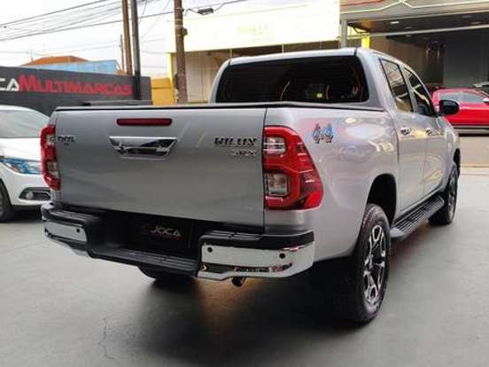 TOYOTA-HILUX-2.8 D-4D TURBO DIESEL CD SRX 4X4 AUTOMÁTICO TOYOTA-HILUX-2025