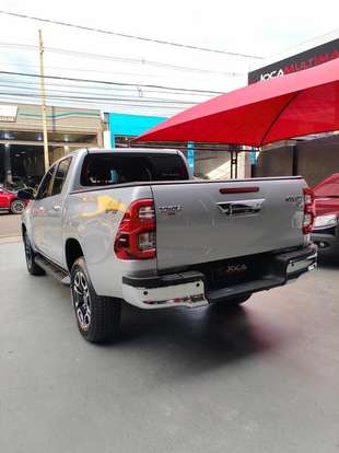 TOYOTA-HILUX-2.8 D-4D TURBO DIESEL CD SRX 4X4 AUTOMÁTICO TOYOTA-HILUX-2025
