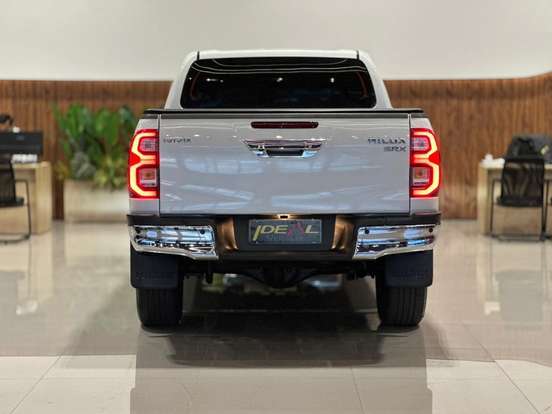 TOYOTA-HILUX-2.8 D-4D TURBO DIESEL CD SRX 4X4 AUTOMÁTICO TOYOTA-HILUX-2021