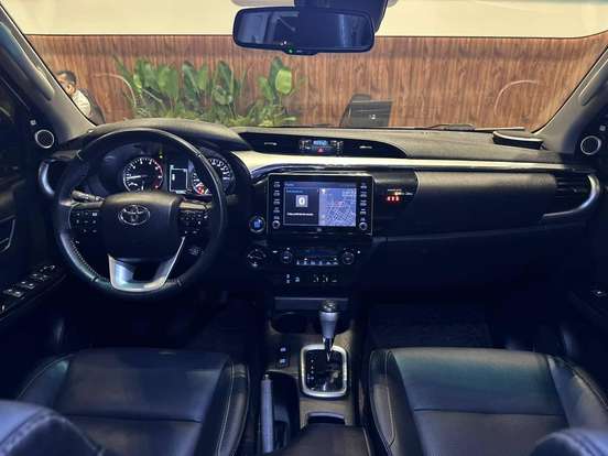 TOYOTA-HILUX-2021
