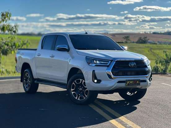 TOYOTA-HILUX-2021