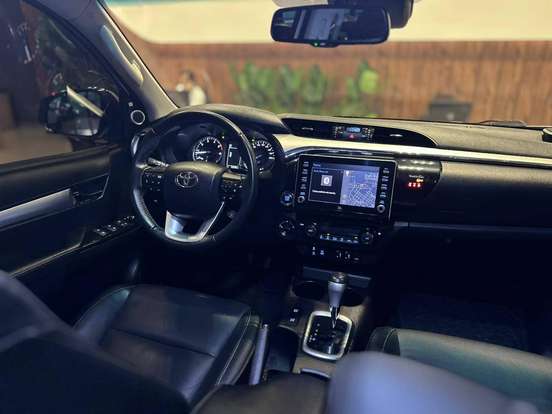 TOYOTA-HILUX-2021