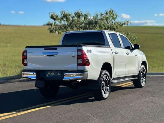 TOYOTA-HILUX-2021