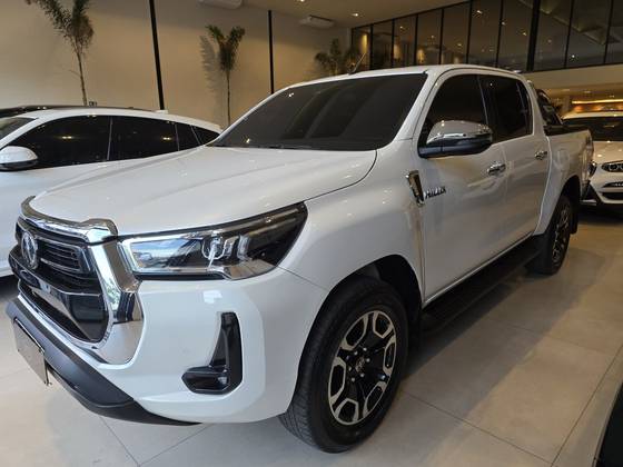 TOYOTA HILUX 2.8 D-4D TURBO DIESEL CD SRX 4X4 AUTOMÁTICO