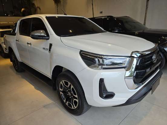 TOYOTA-HILUX-2023