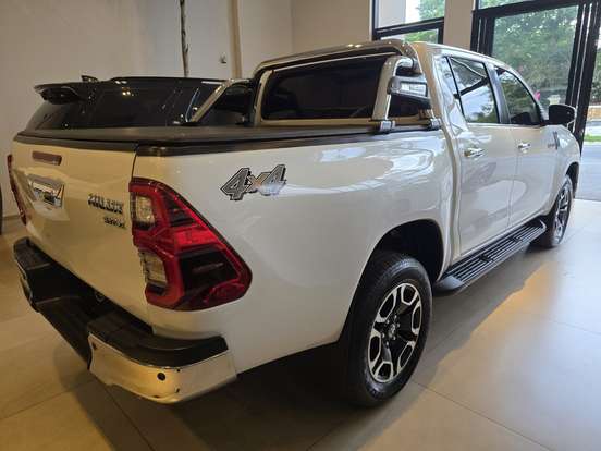 TOYOTA-HILUX-2023