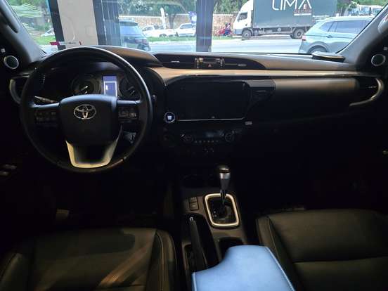 TOYOTA-HILUX-2.8 D-4D TURBO DIESEL CD SRX 4X4 AUTOMÁTICO TOYOTA-HILUX-2023