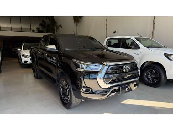 TOYOTA-HILUX-2023