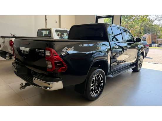TOYOTA-HILUX-2023