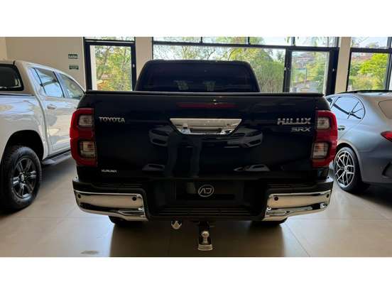 TOYOTA-HILUX-2023