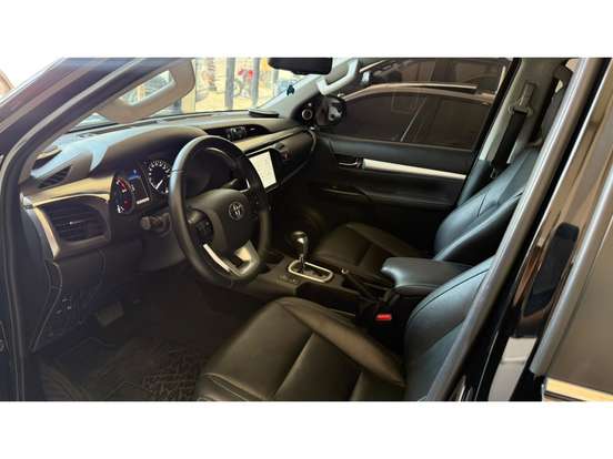 TOYOTA-HILUX-2023