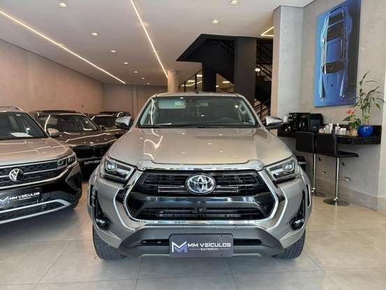 TOYOTA-HILUX-2023