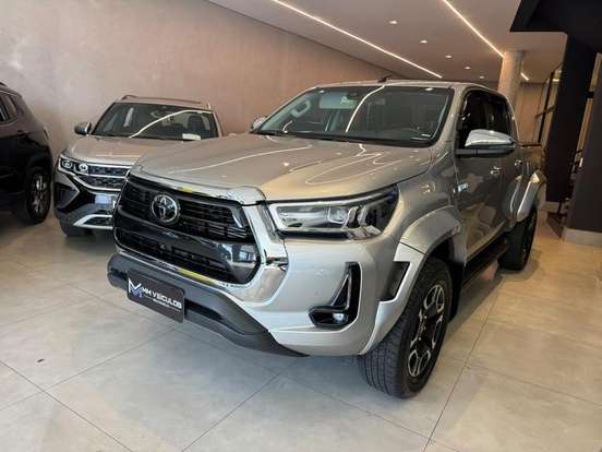 TOYOTA-HILUX-2.8 D-4D TURBO DIESEL CD SRX 4X4 AUTOMÁTICO TOYOTA-HILUX-2023
