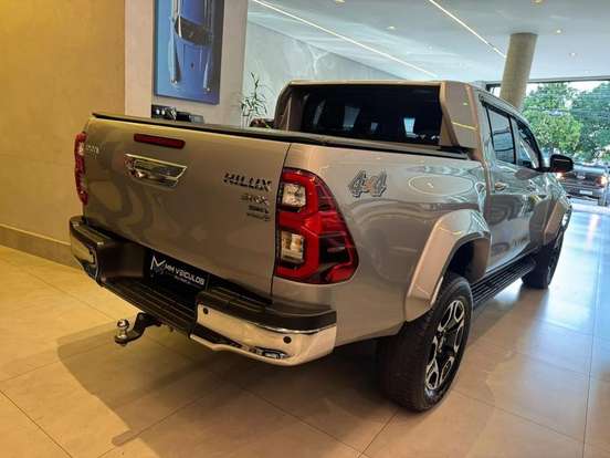 TOYOTA-HILUX-2.8 D-4D TURBO DIESEL CD SRX 4X4 AUTOMÁTICO TOYOTA-HILUX-2023