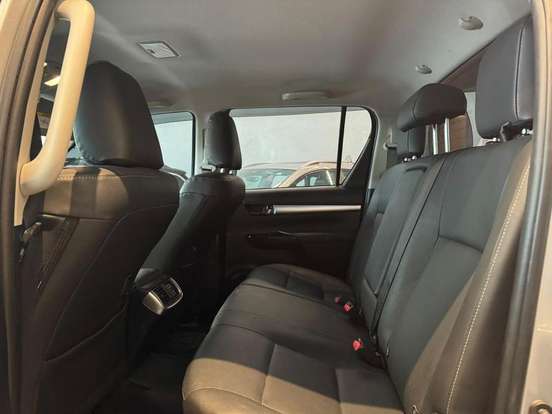 TOYOTA-HILUX-2.8 D-4D TURBO DIESEL CD SRX 4X4 AUTOMÁTICO TOYOTA-HILUX-2023