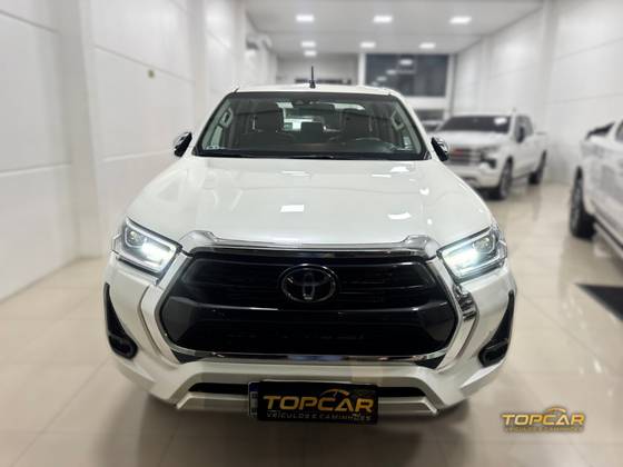 TOYOTA HILUX 2.8 D-4D TURBO DIESEL CD SRX 4X4 AUTOMÁTICO