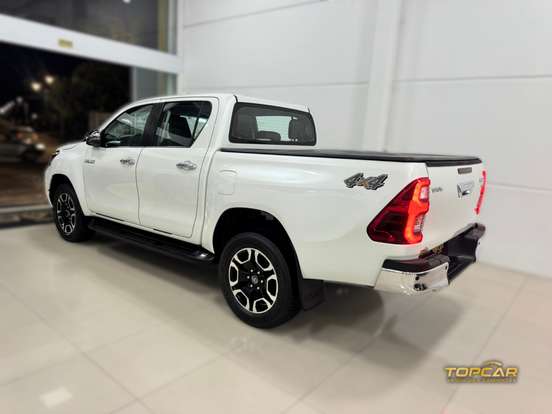 TOYOTA-HILUX-2021