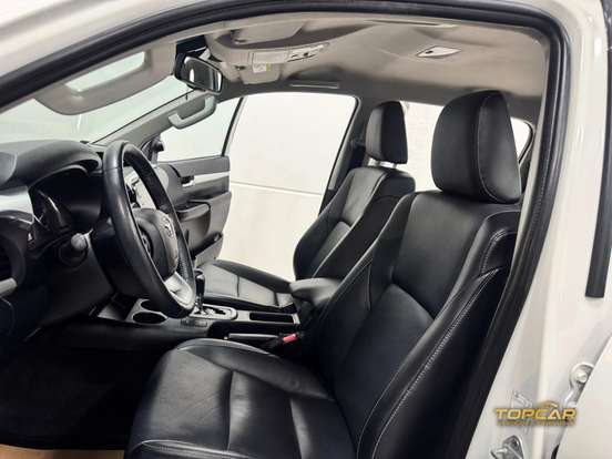TOYOTA-HILUX-2021