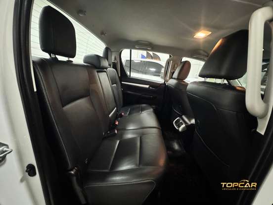 TOYOTA-HILUX-2021
