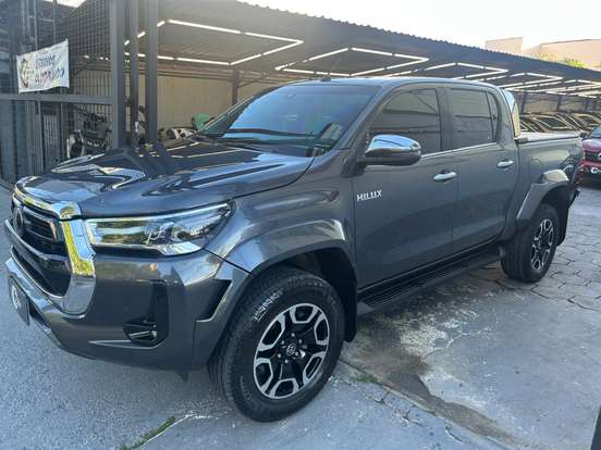 TOYOTA-HILUX-2023