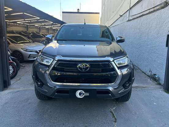 TOYOTA-HILUX-2023