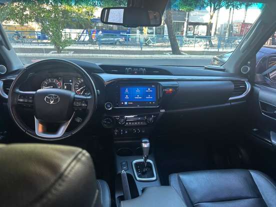TOYOTA-HILUX-2023