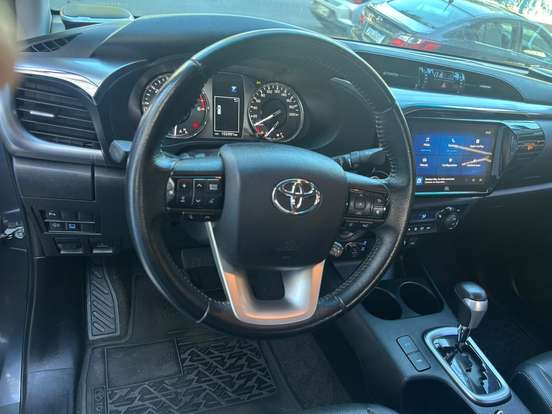 TOYOTA-HILUX-2023