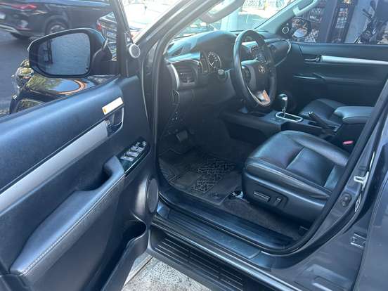 TOYOTA-HILUX-2023