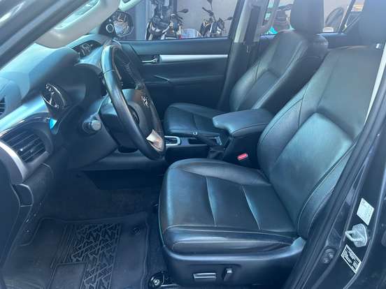 TOYOTA-HILUX-2.8 D-4D TURBO DIESEL CD SRX PLUS 4X4 AUTOMÁTICO TOYOTA-HILUX-2023
