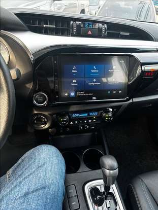 TOYOTA-HILUX-2025