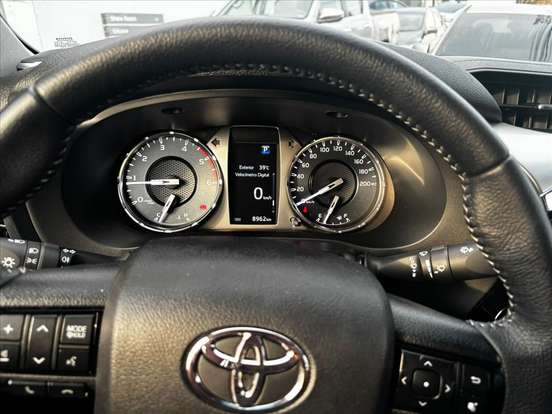 TOYOTA-HILUX-2.8 D-4D TURBO DIESEL CD SRX PLUS 4X4 AUTOMÁTICO TOYOTA-HILUX-2025