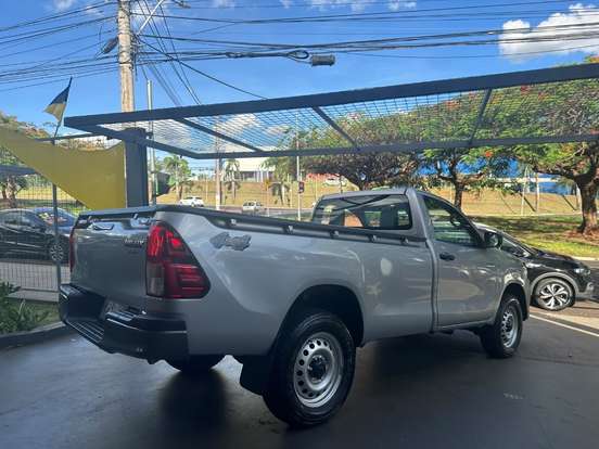 TOYOTA-HILUX-2.8 D-4D TURBO DIESEL CS 4X4 AUTOMÁTICO TOYOTA-HILUX-2025