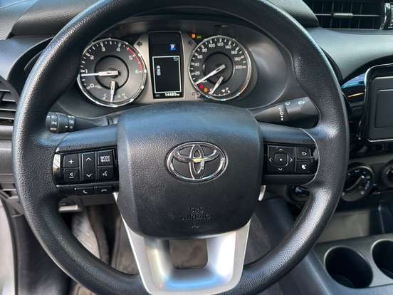 TOYOTA-HILUX-2.8 D-4D TURBO DIESEL CS 4X4 AUTOMÁTICO TOYOTA-HILUX-2025