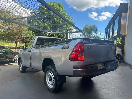 TOYOTA-HILUX-2.8 D-4D TURBO DIESEL CS 4X4 AUTOMÁTICO TOYOTA-HILUX-2025