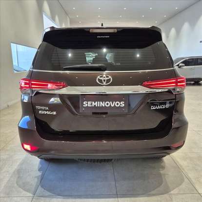 TOYOTA-HILUX-2.8 SR 4X4 CD 16V DIESEL 4P AUTOMÁTICO TOYOTA-HILUX-2018