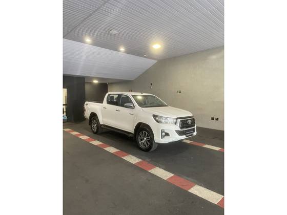 TOYOTA HILUX 2.8 SRV 4X4 CD 16V DIESEL 4P AUTOMÁTICO