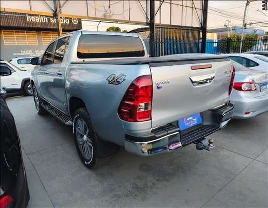 TOYOTA-HILUX-2017