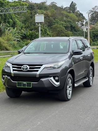 TOYOTA HILUX 2.8 SRX 4X4 CD 16V DIESEL 4P AUTOMÁTICO