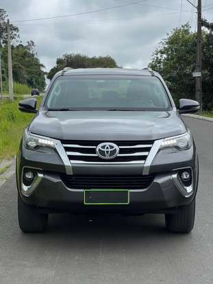 TOYOTA-HILUX-2019