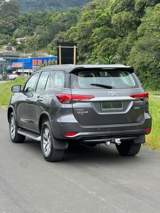 TOYOTA-HILUX-2019