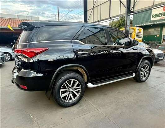 TOYOTA-HILUX-2020
